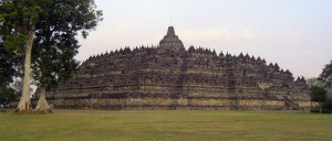 De Borobudur-tempels in Indonesie zijn tijdelijk gesloten vanwege de vulkaanas van de Merapi (Foto: Wiki-Commons)