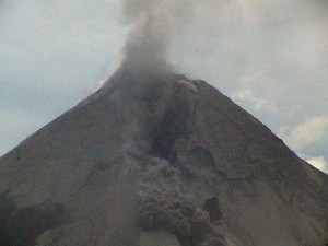 Merapi-vulkaan op Java blijft voor problemen zorgen (Foto: Wiki-Commons)