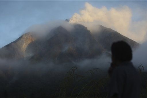 Sinabung-vulkaan op Sumatra barst voor de derde keer in een week tijd uit (Foto: www.thejakartapost.com)
