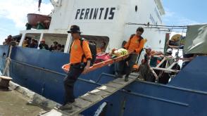 Hulpverleners hebben moeten om de Mentawai-eilanden te bereiken (Foto: AFP/NOS)